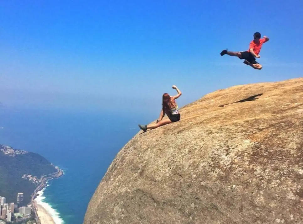 브라질 여행 중 실제로 많이 죽는다는 포토존.gif | mbong.kr 엠봉