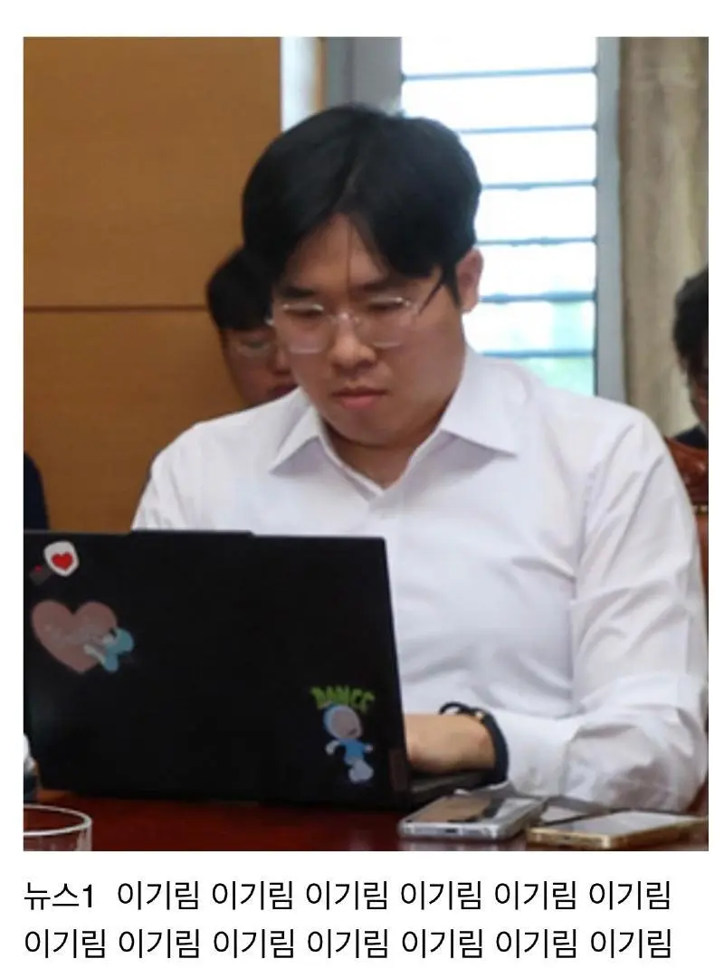 JQ28L.webp