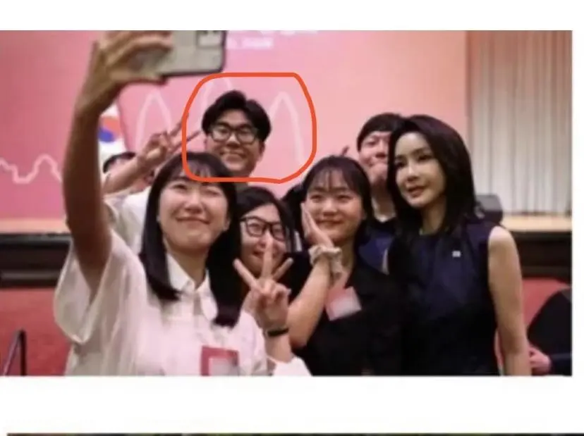 JQ28O.webp