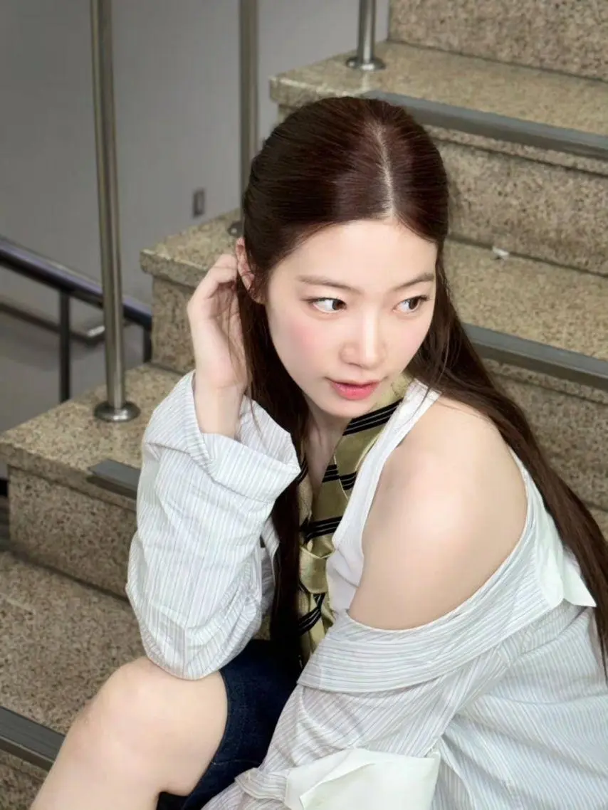 JYXsq.webp