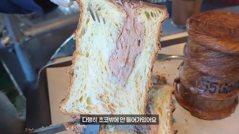 드럼통 빵이 유명한 브런치 카페 | mbong.kr 엠봉