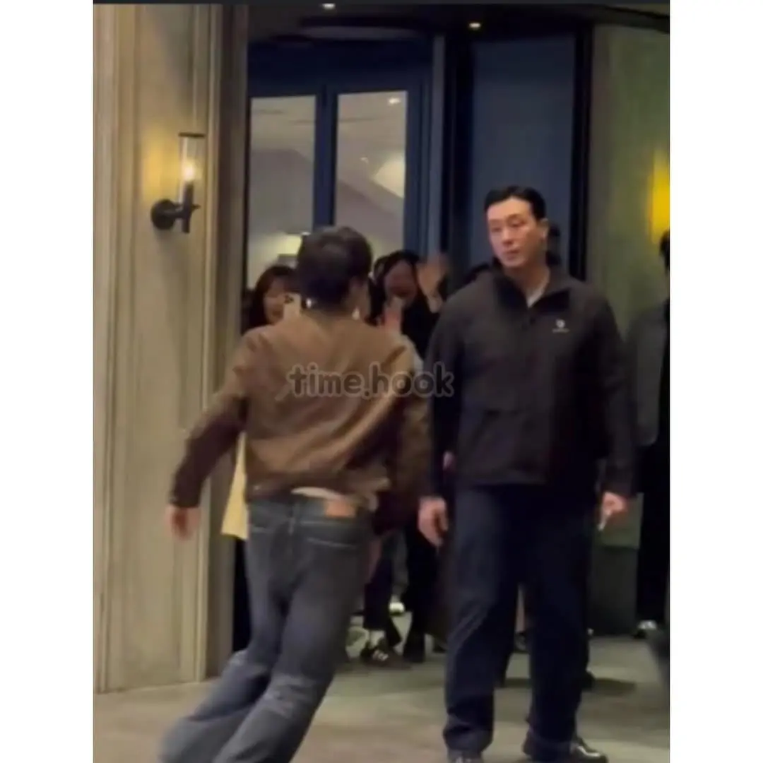 아이유 경호원 근황.jpg | mbong.kr 엠봉