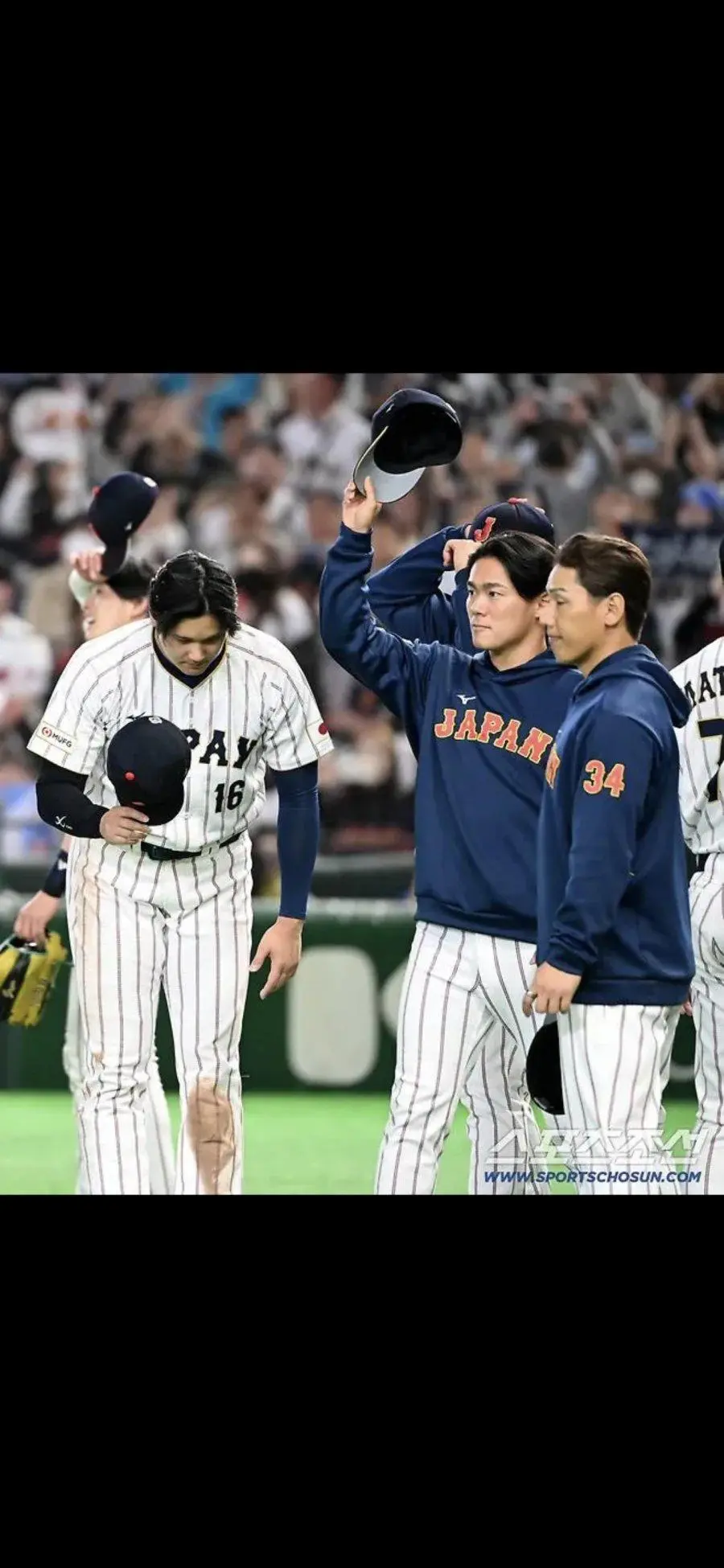 한일전 승리 후 한국 팀에 예의를 갖추는 오타니 | mbong.kr 엠봉