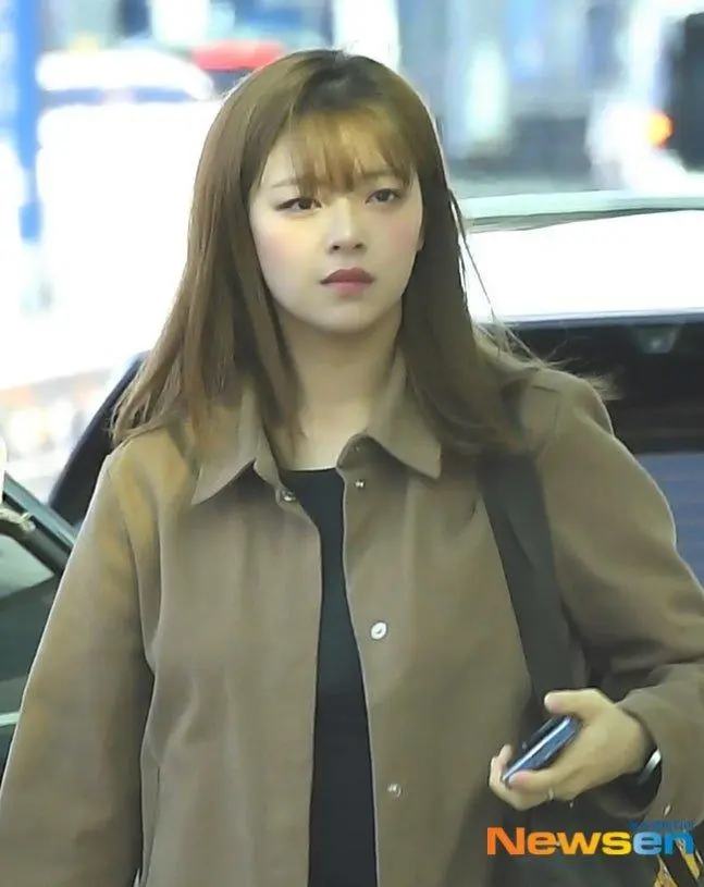 데뷔초 폼으로 돌아온 트와이스 정연 (공항 출국 샷) | mbong.kr 엠봉