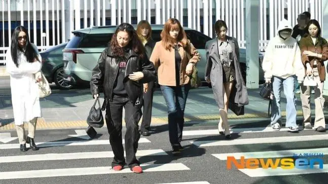 데뷔초 폼으로 돌아온 트와이스 정연 (공항 출국 샷) | mbong.kr 엠봉