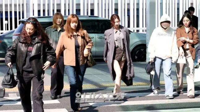 데뷔초 폼으로 돌아온 트와이스 정연 (공항 출국 샷) | mbong.kr 엠봉