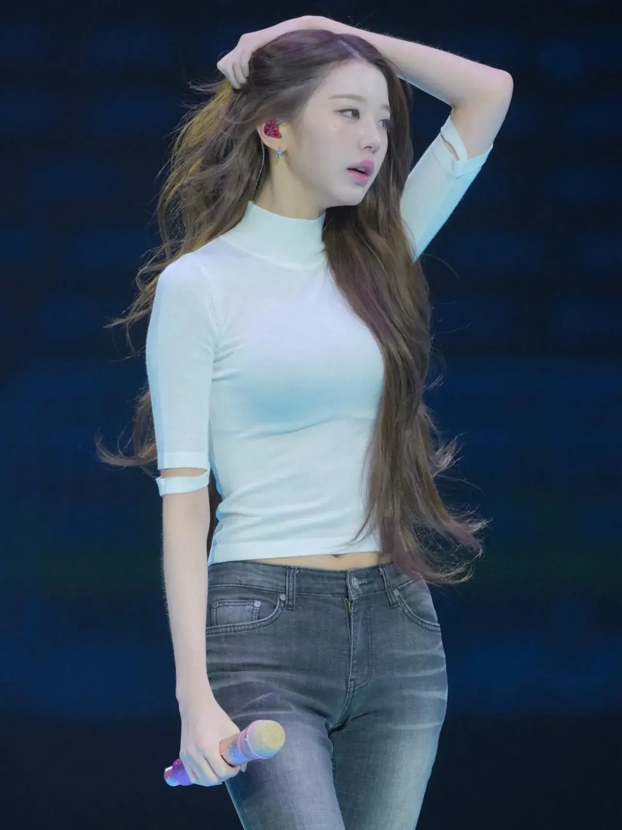 오늘자 장원영 생머리 + 흰티 + 청바지 | mbong.kr 엠봉