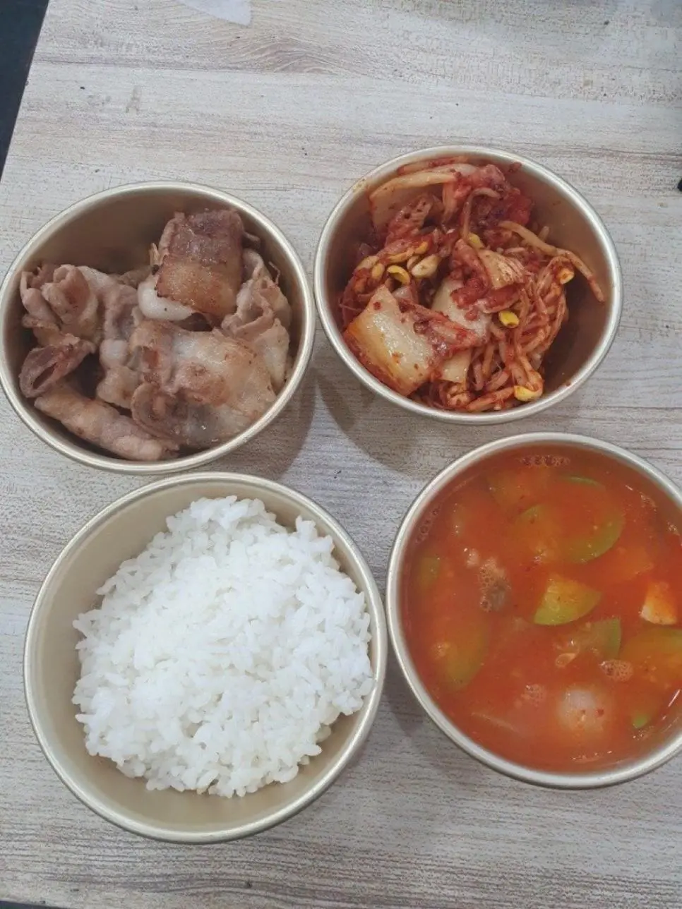 5000원 밥상 창렬이다 vs 괜찮다 논란 | mbong.kr 엠봉