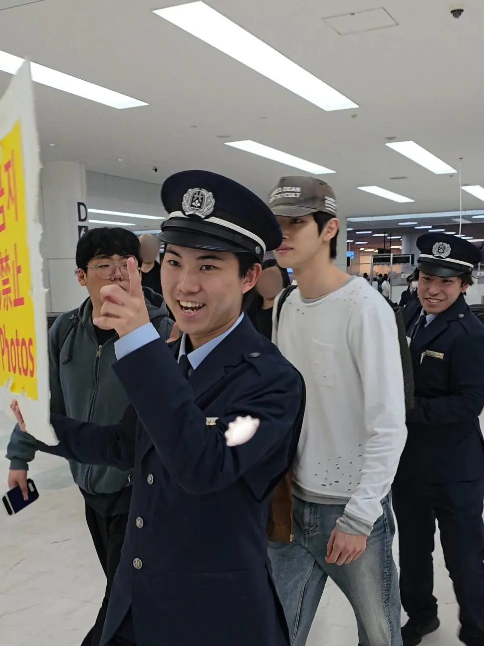 아이돌 경호하다가 화제가된 일본 경찰 | mbong.kr 엠봉