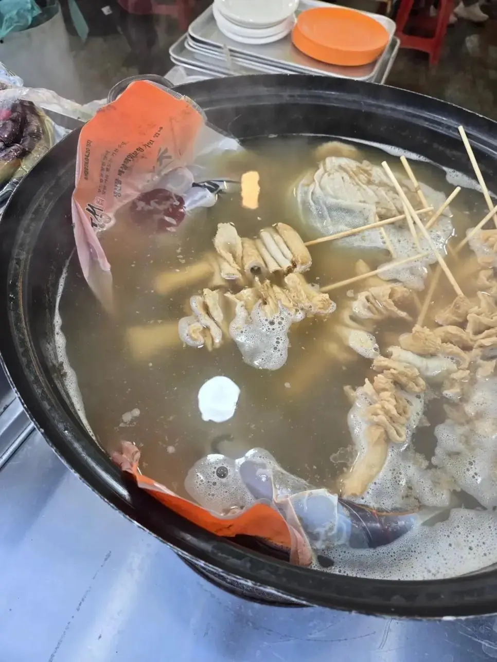 와.. 충격적인 순대를 오뎅국물에 삶는 축제 ㄷㄷ.jpg | mbong.kr 엠봉