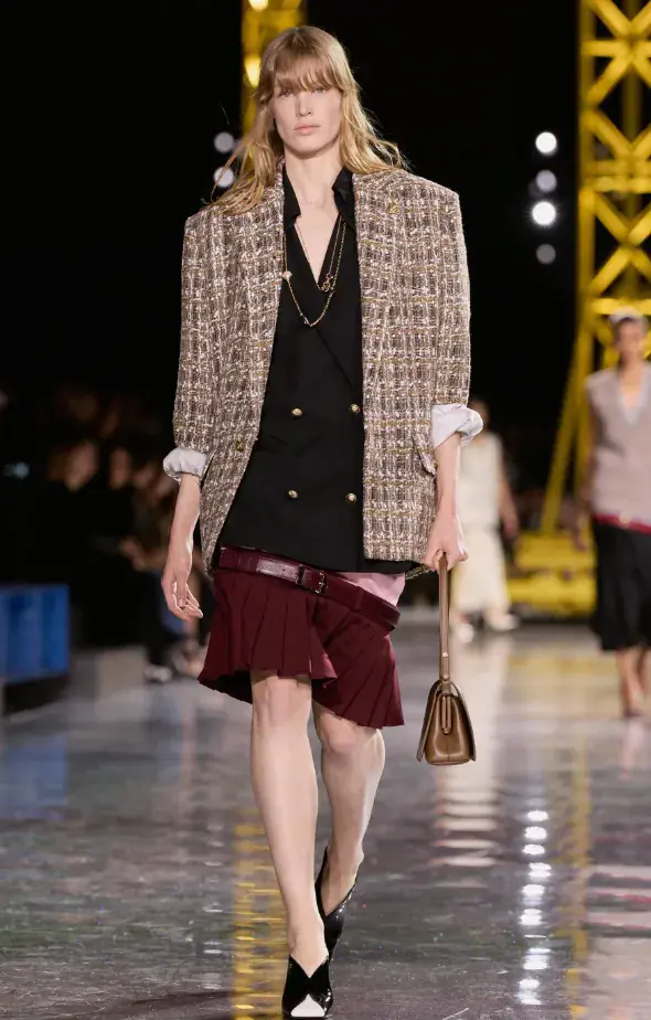 허리 라인을 많이 내린 샤넬 | mbong.kr 엠봉