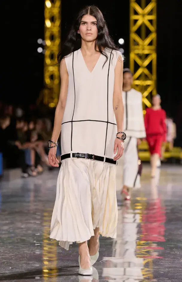 허리 라인을 많이 내린 샤넬 | mbong.kr 엠봉