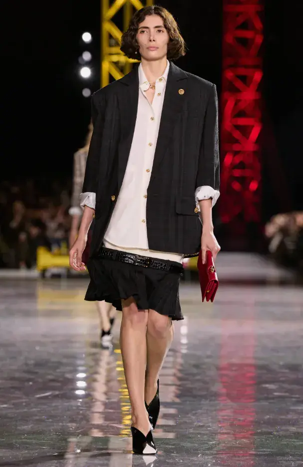 허리 라인을 많이 내린 샤넬 | mbong.kr 엠봉