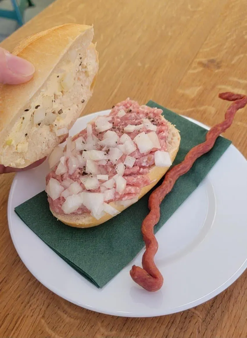 독일 돼지 생고기 요리 | mbong.kr 엠봉