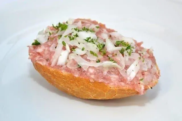 독일 돼지 생고기 요리 | mbong.kr 엠봉