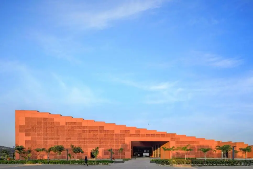 인도에 있는 특이한 기하학적인 대학 건물 | mbong.kr 엠봉