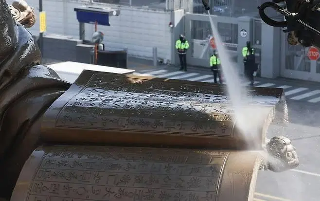 세수하시는 세종대왕님.jpg | mbong.kr 엠봉