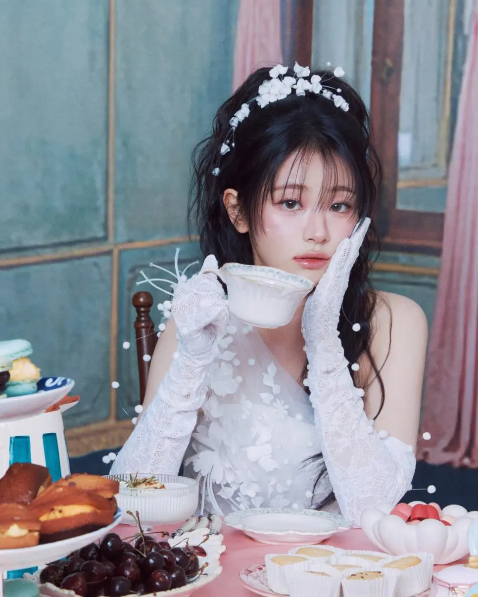 QWER 4번째 미니앨범 CEREMONY 컨셉포토 | mbong.kr 엠봉