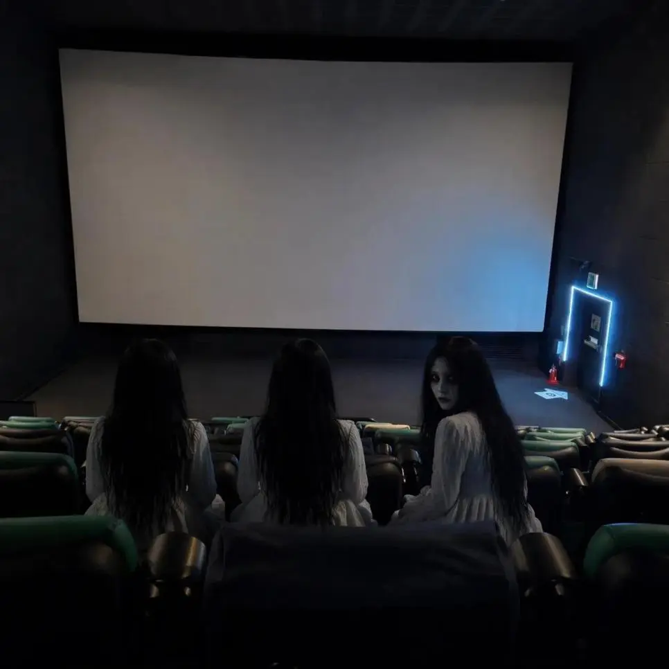 극장에 아무도 없네 | mbong.kr 엠봉