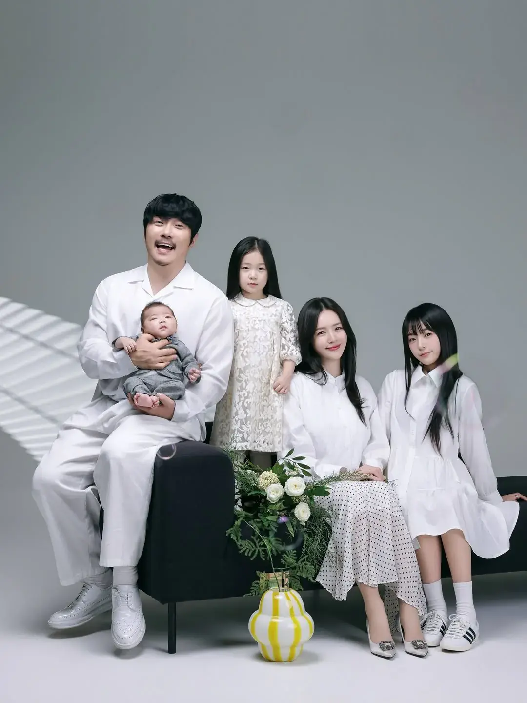 가족사진 찍은 KCM ㄷㄷ | mbong.kr 엠봉