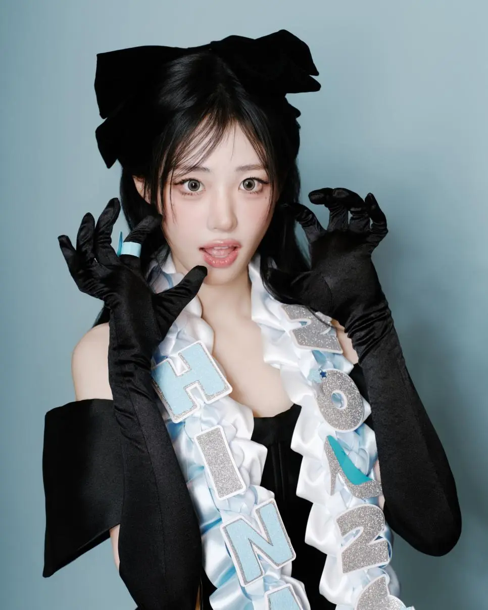 QWER 4번째 미니앨범 CEREMONY 컨셉포토 | mbong.kr 엠봉