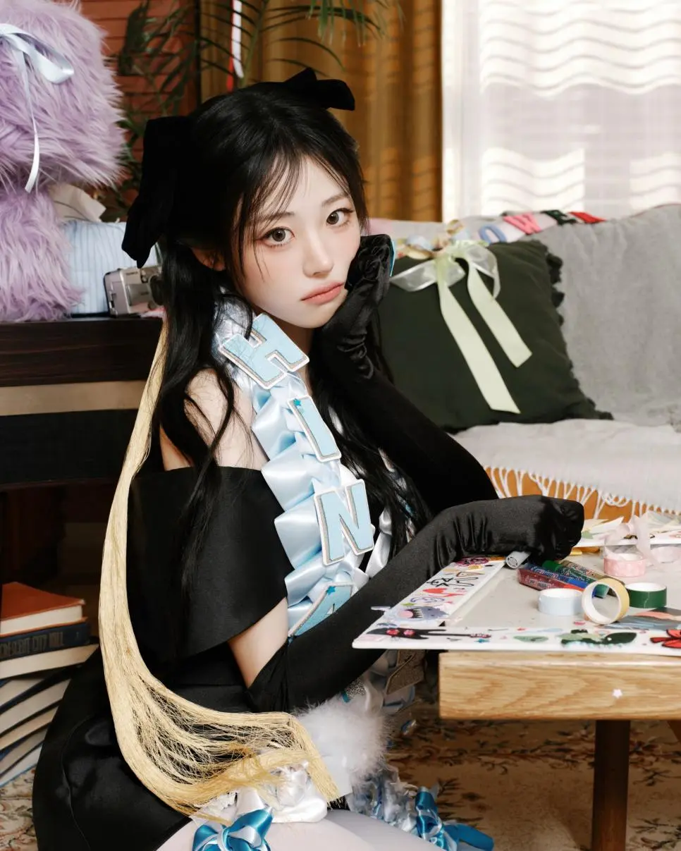 QWER 4번째 미니앨범 CEREMONY 컨셉포토 | mbong.kr 엠봉