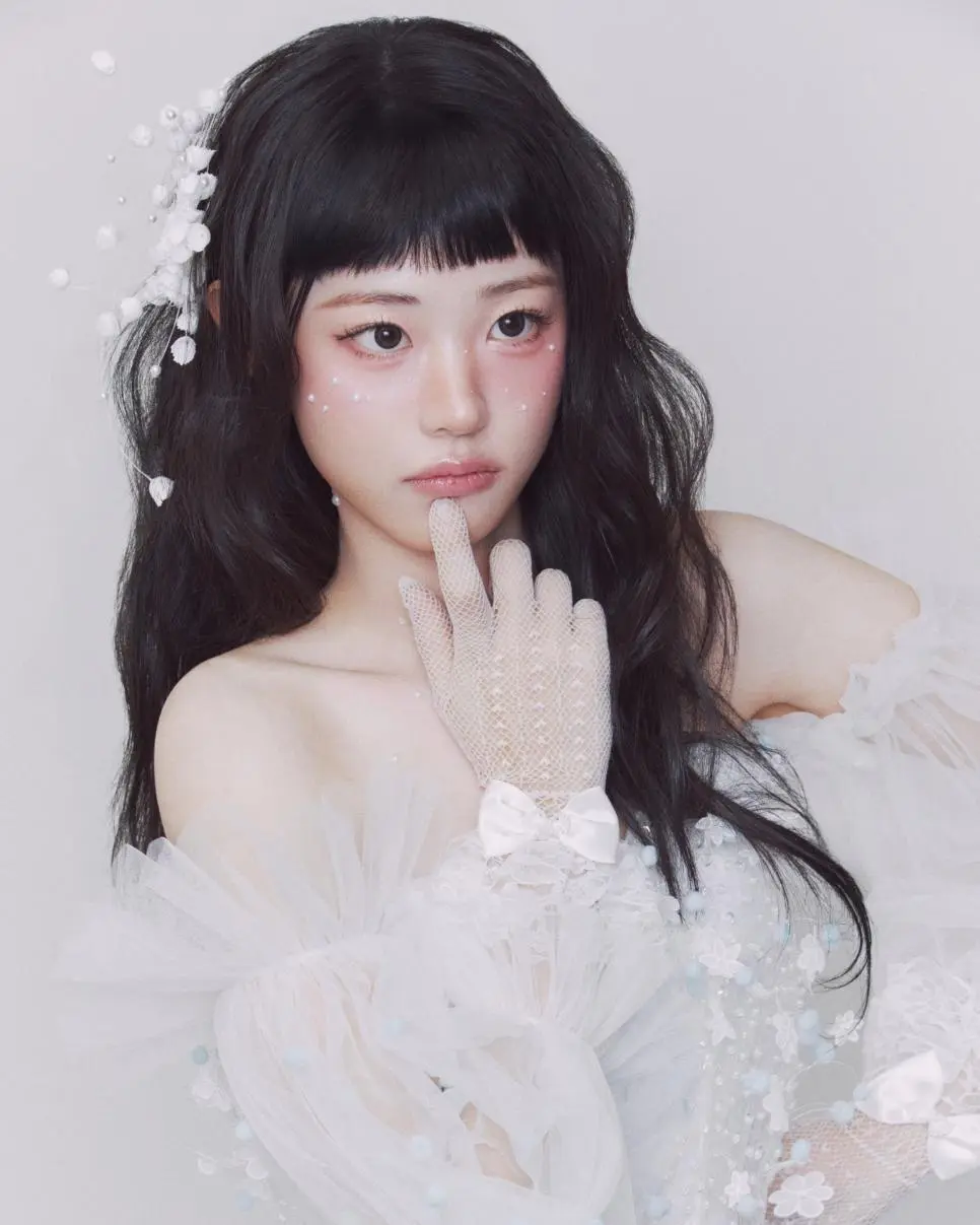 QWER 4번째 미니앨범 CEREMONY 컨셉포토 | mbong.kr 엠봉