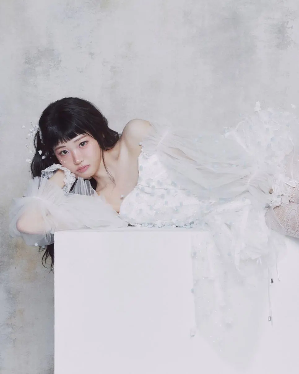 QWER 4번째 미니앨범 CEREMONY 컨셉포토 | mbong.kr 엠봉