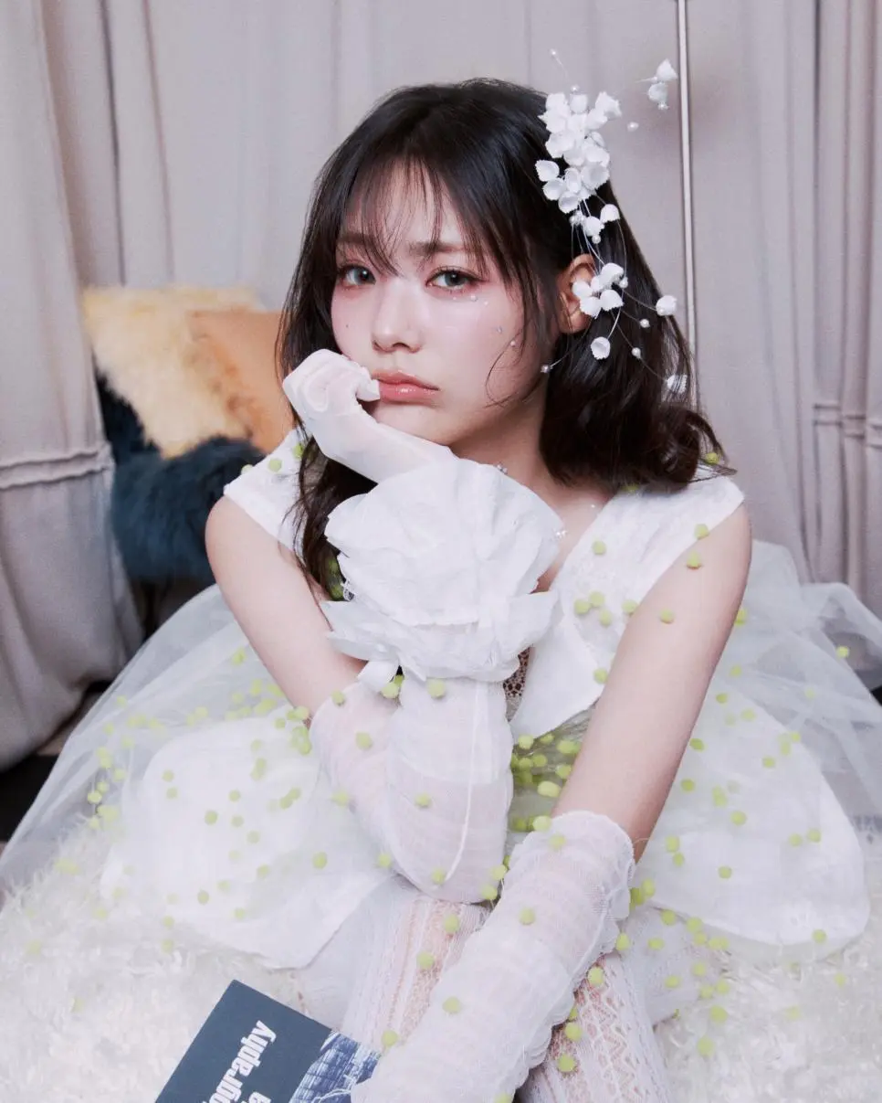 QWER 4번째 미니앨범 CEREMONY 컨셉포토 | mbong.kr 엠봉