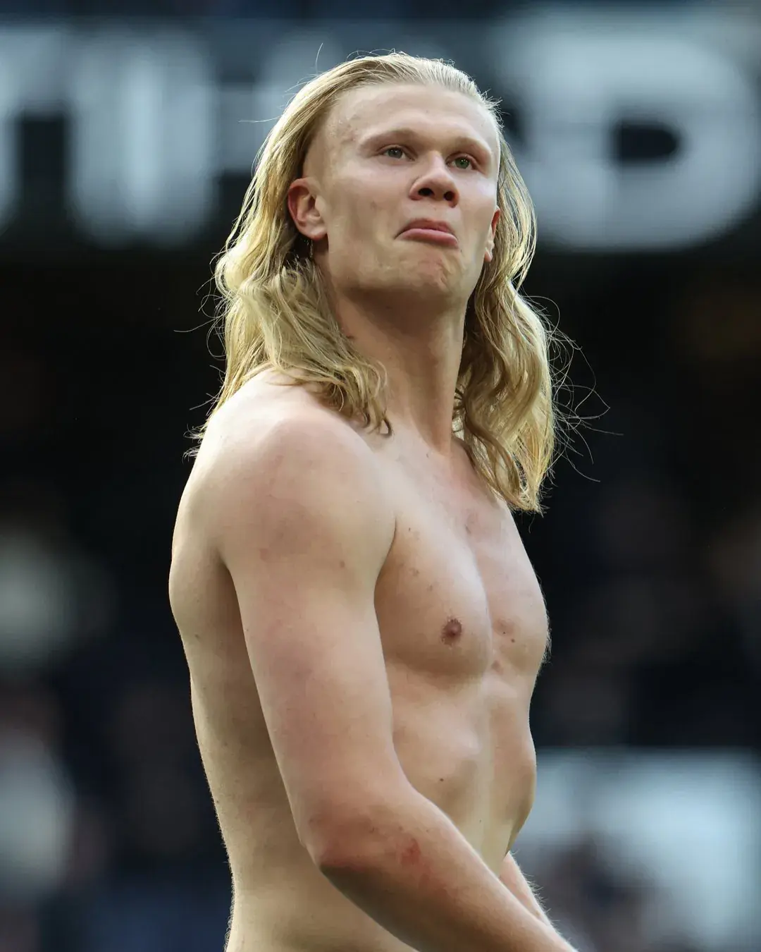 오늘자 홀란드 치명적인 상의 탈의 공개 ㄷㄷㅇ | mbong.kr 엠봉