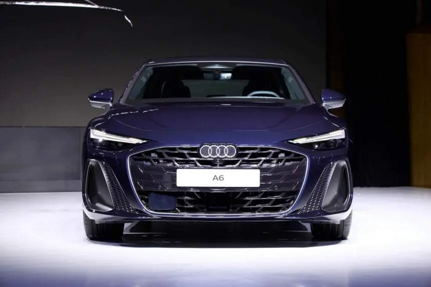 어제자 8년만에 새로 나온다는 더 뉴 아우디 A6.JPG | mbong.kr 엠봉