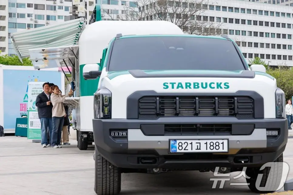 신박하다는 이동형 스타벅스 차 공개 ㄷㄷ | mbong.kr 엠봉
