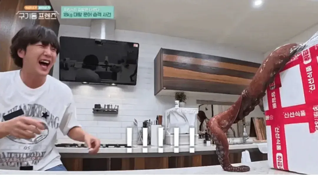 장근석이 멤버들과 먹을려고 구매한 18kg짜리 문어 크기 | mbong.kr 엠봉