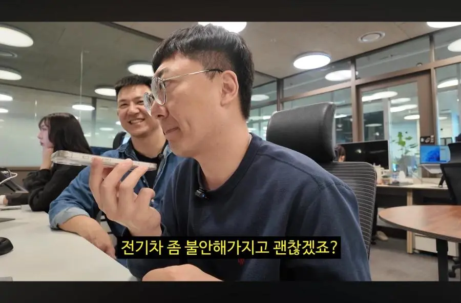 전기차 구매 상담하는 김선태 | mbong.kr 엠봉