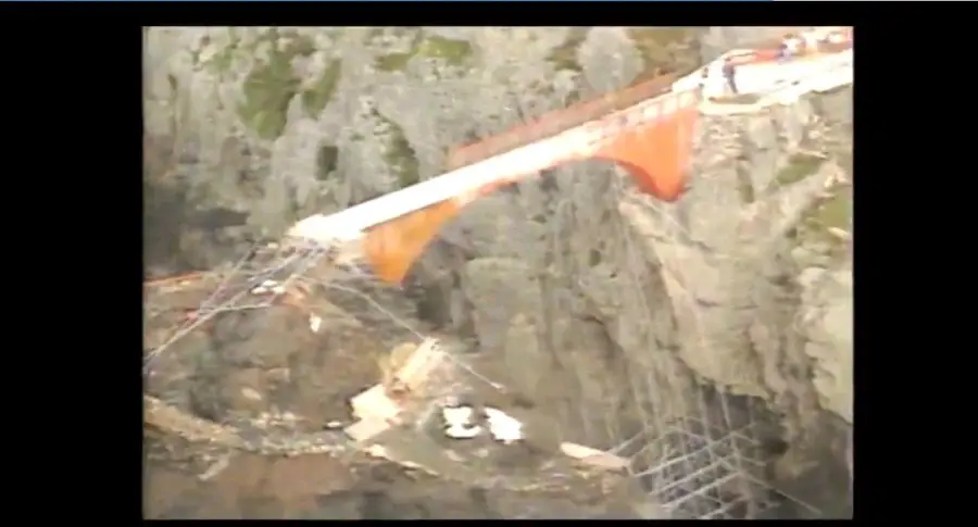 사이비종교 무단개발 40년째 방치중인 통영시 | mbong.kr 엠봉