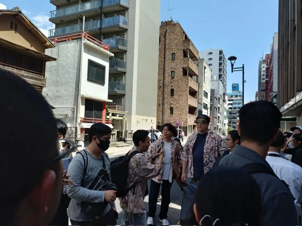 트릭컬 대표님을 마주한 일본인 | mbong.kr 엠봉