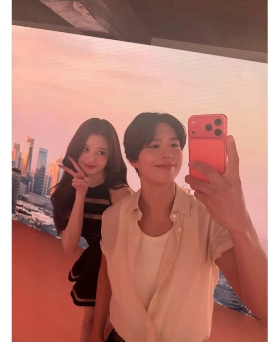 박보검이 찍은 장원영과 투샷 | mbong.kr 엠봉