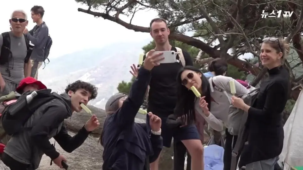 외국인들이 푹 빠진 K등산 열풍 ㄷㄷ JPG | mbong.kr 엠봉