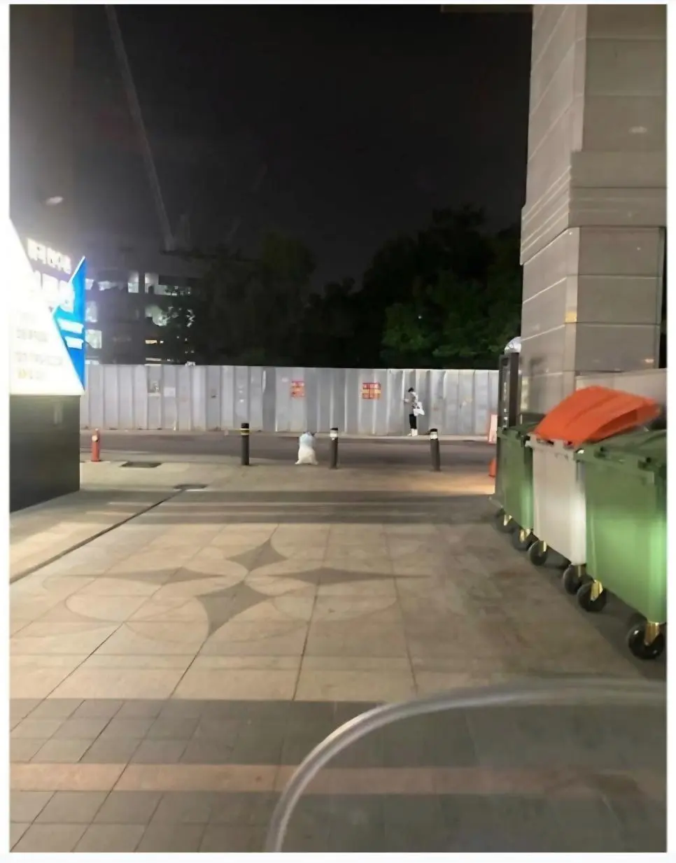 길에서 쭈구려 울고있는 대한항공 승무원.jpg | mbong.kr 엠봉