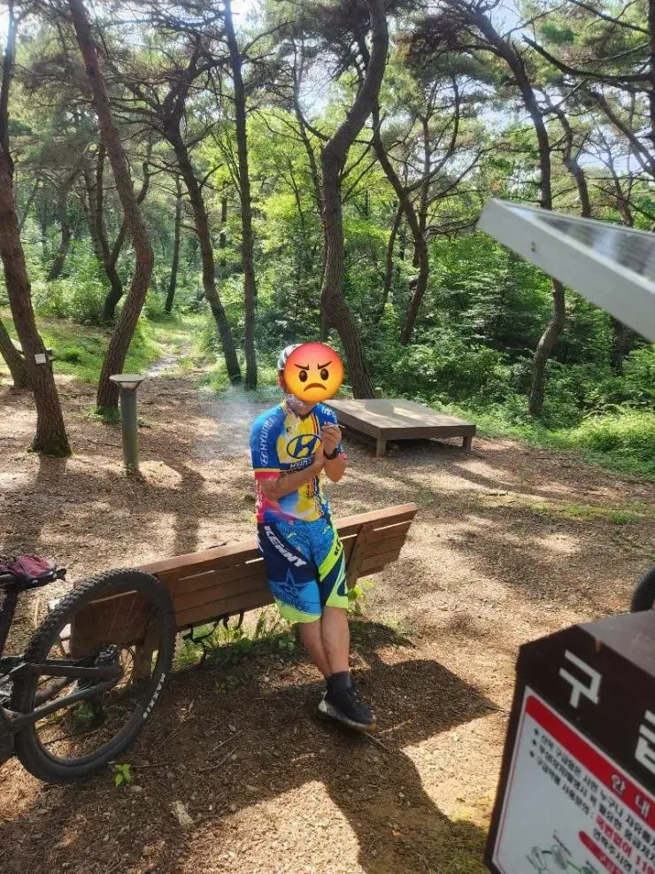 등산로에서 담배 피우고 적반하장 | 인스티즈
